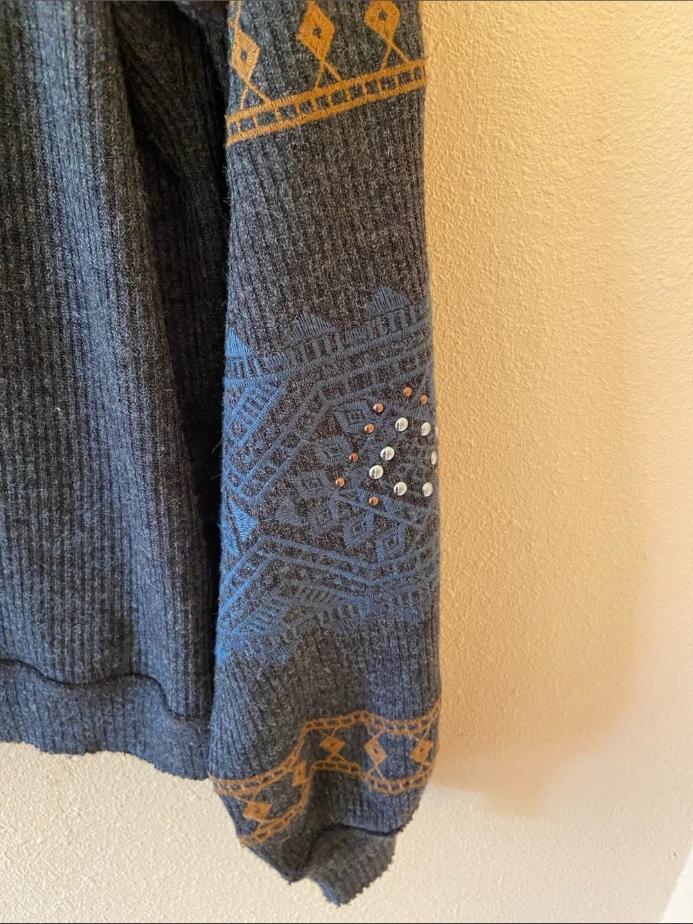 Women’s Miss Me Grey Pullover Sweater, Loose Fit, Bling, Size Large, Stretch